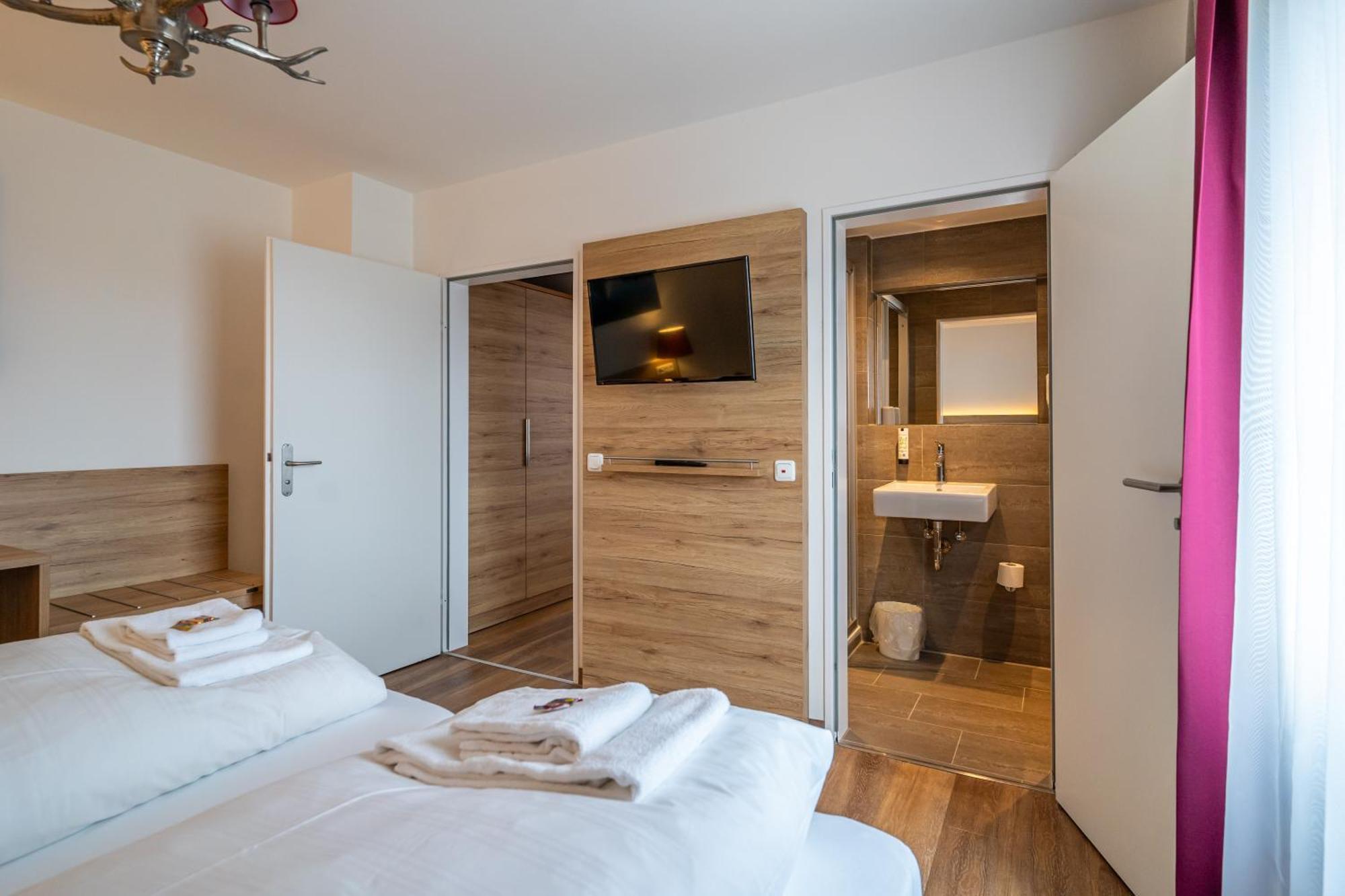 Hotel Weissbraeu Oberhaching Eksteriør billede